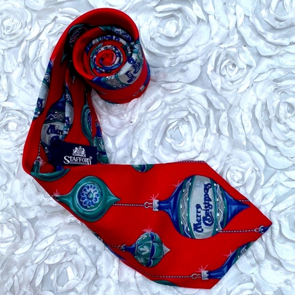New Stafford Merry Christmas mens Italian silk tie
